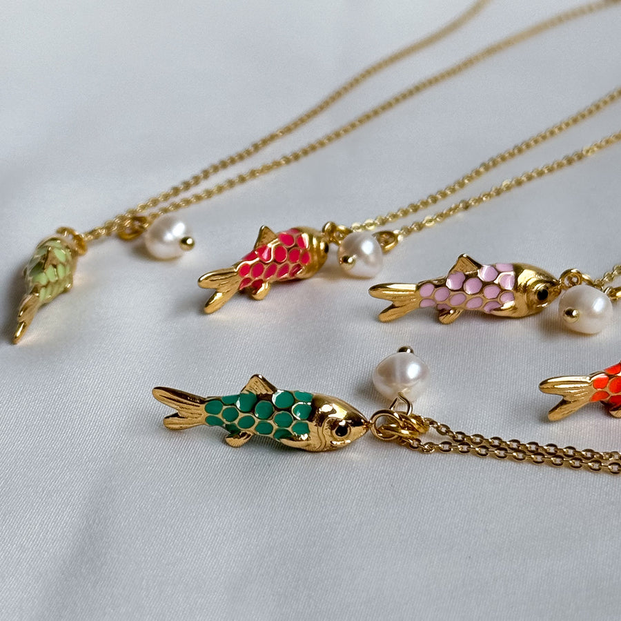 Goldplated ketting met gekleurd visje