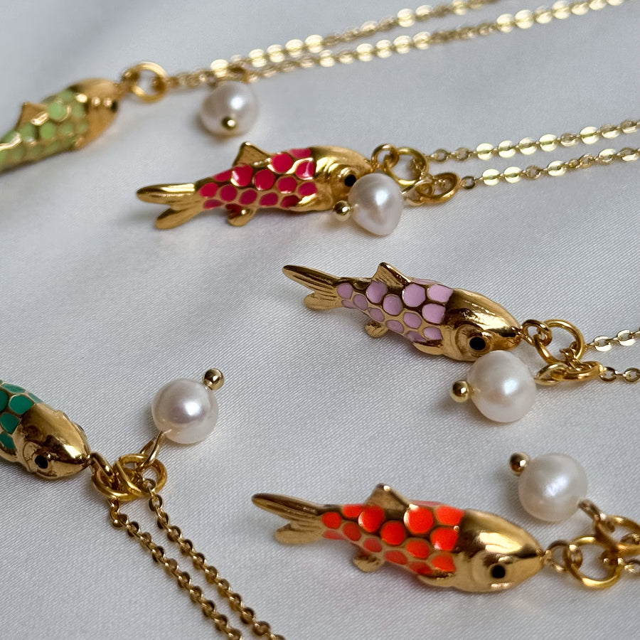 Goldplated ketting met gekleurd visje