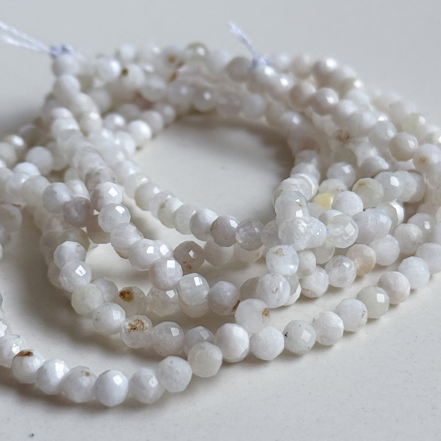 Rainbow Moonstone - 4 mm