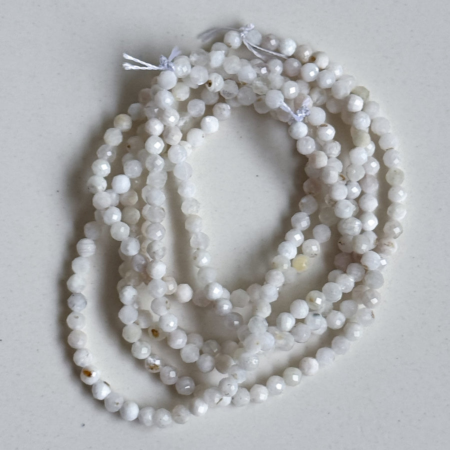 Rainbow Moonstone - 4 mm