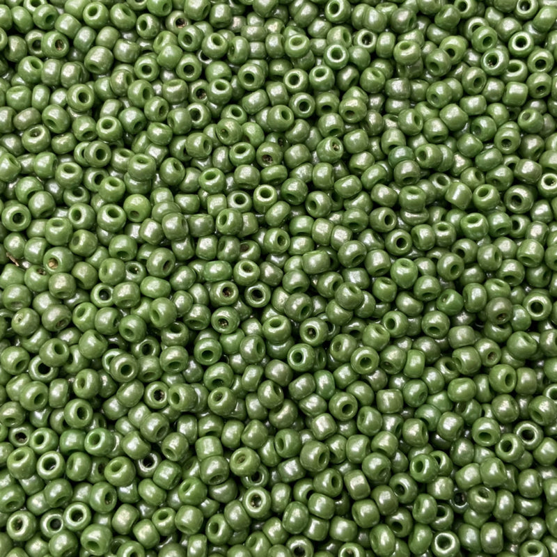 4020 - Opaque Green Luster - 9/0