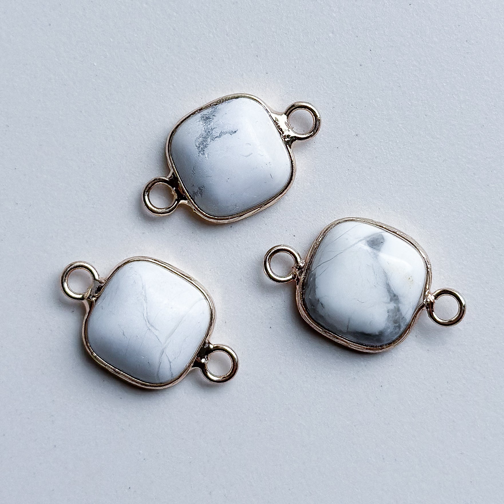 Charm natural stone 2 eyes - opalite