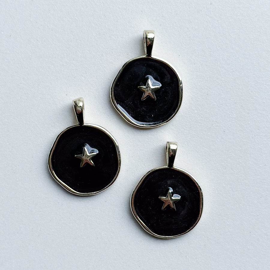 Charm Plate with star - black