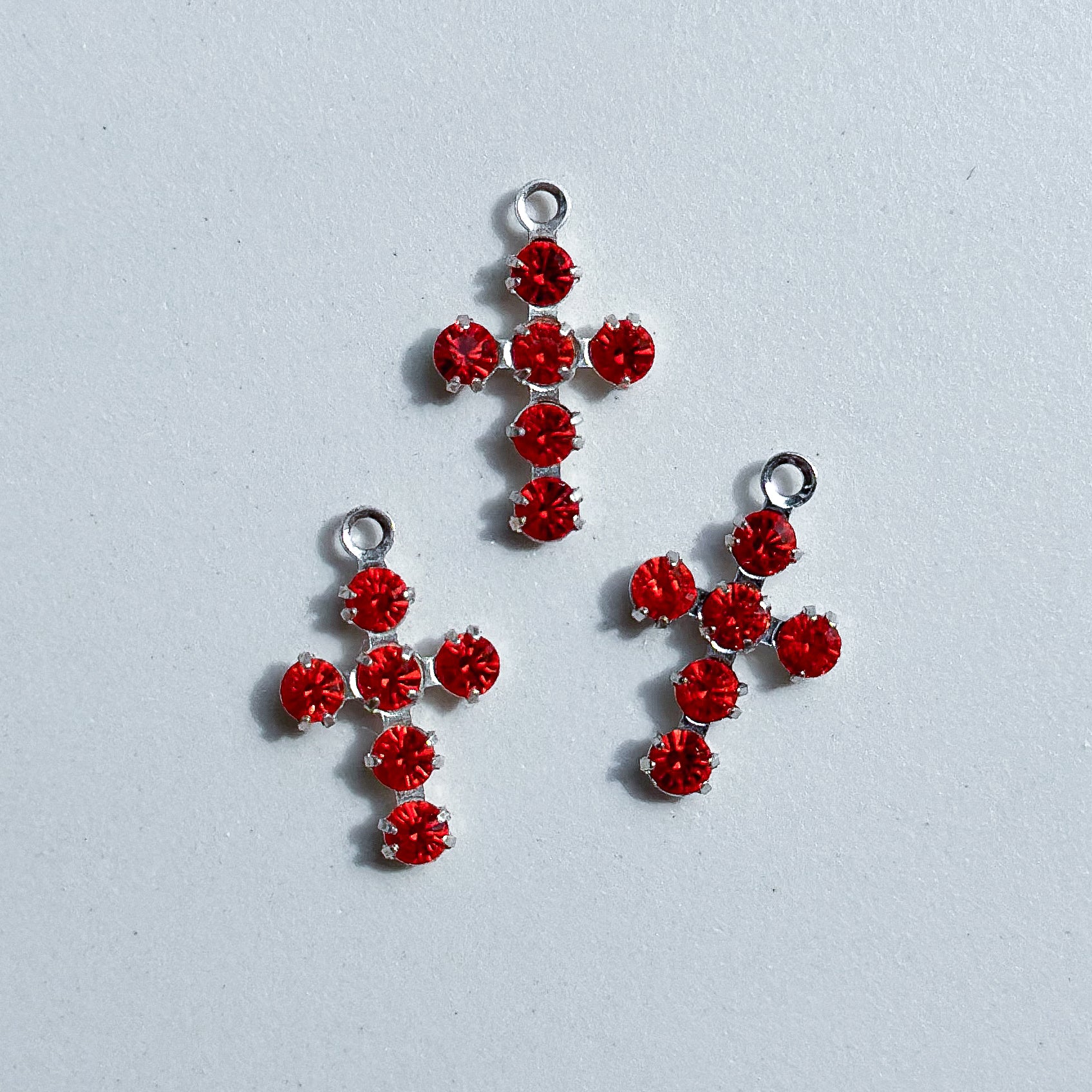 Charm Cross - red