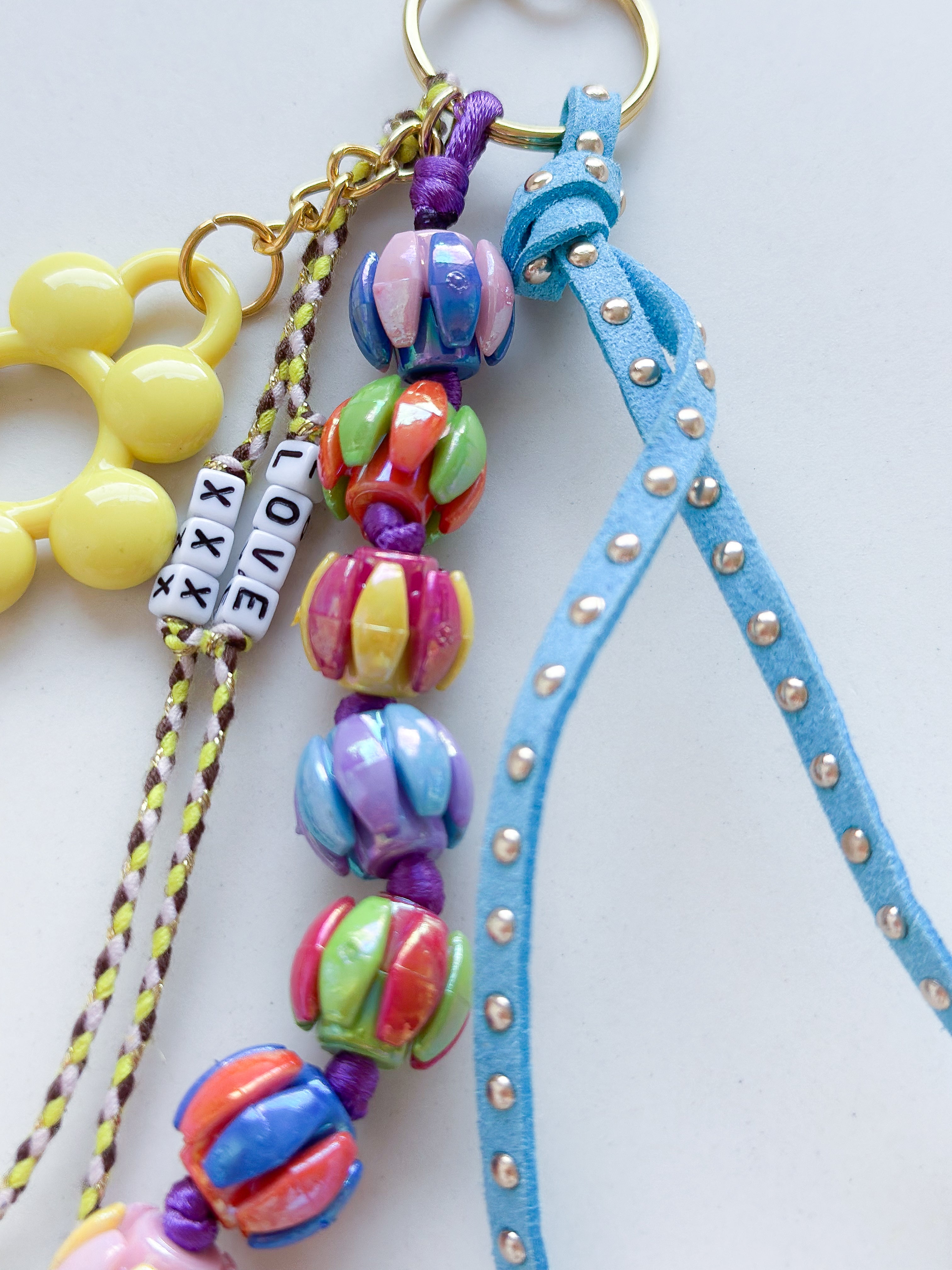 Bag charm Happy - geel