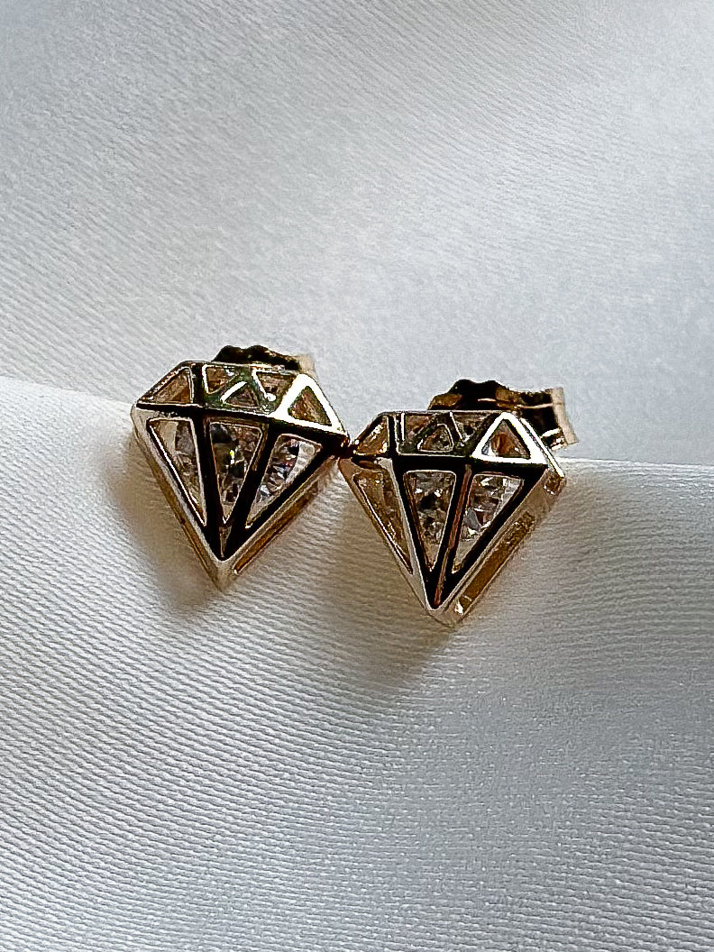 Earrings studs - diamonds