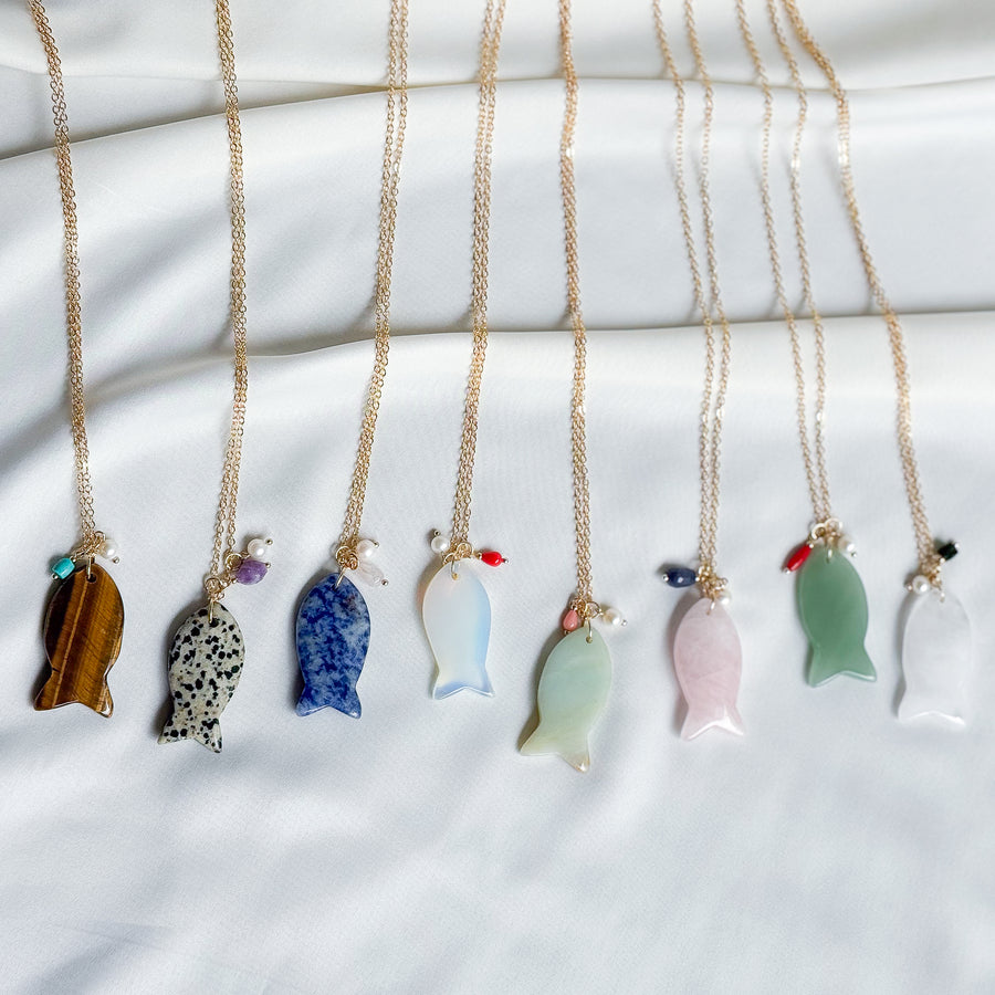 Goldplated ketting met natuursteen vis hanger
