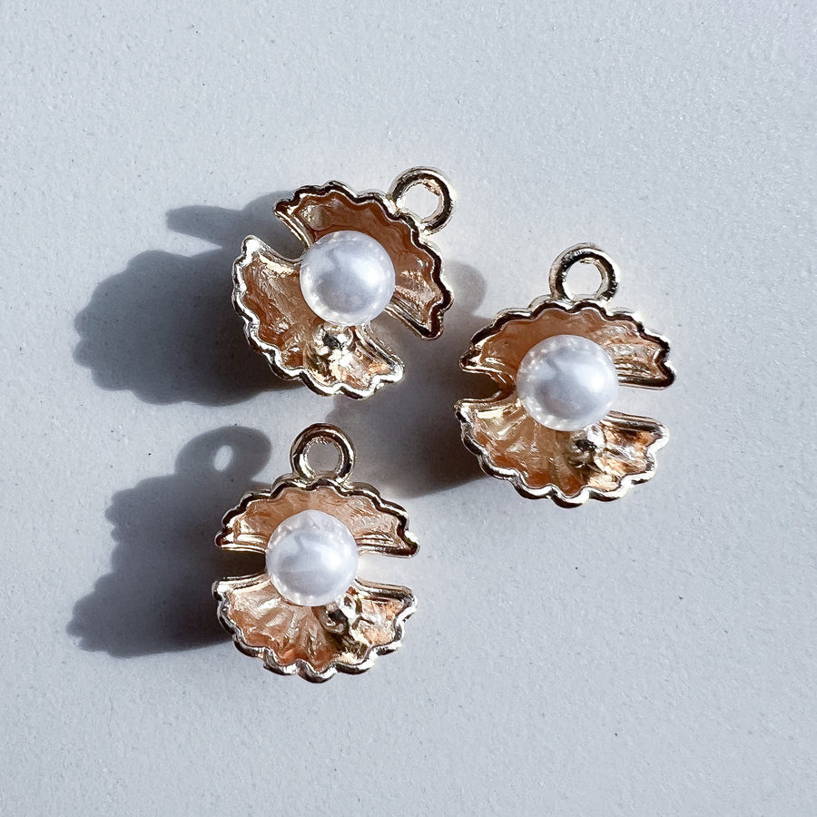 Charm Oyster with pearl