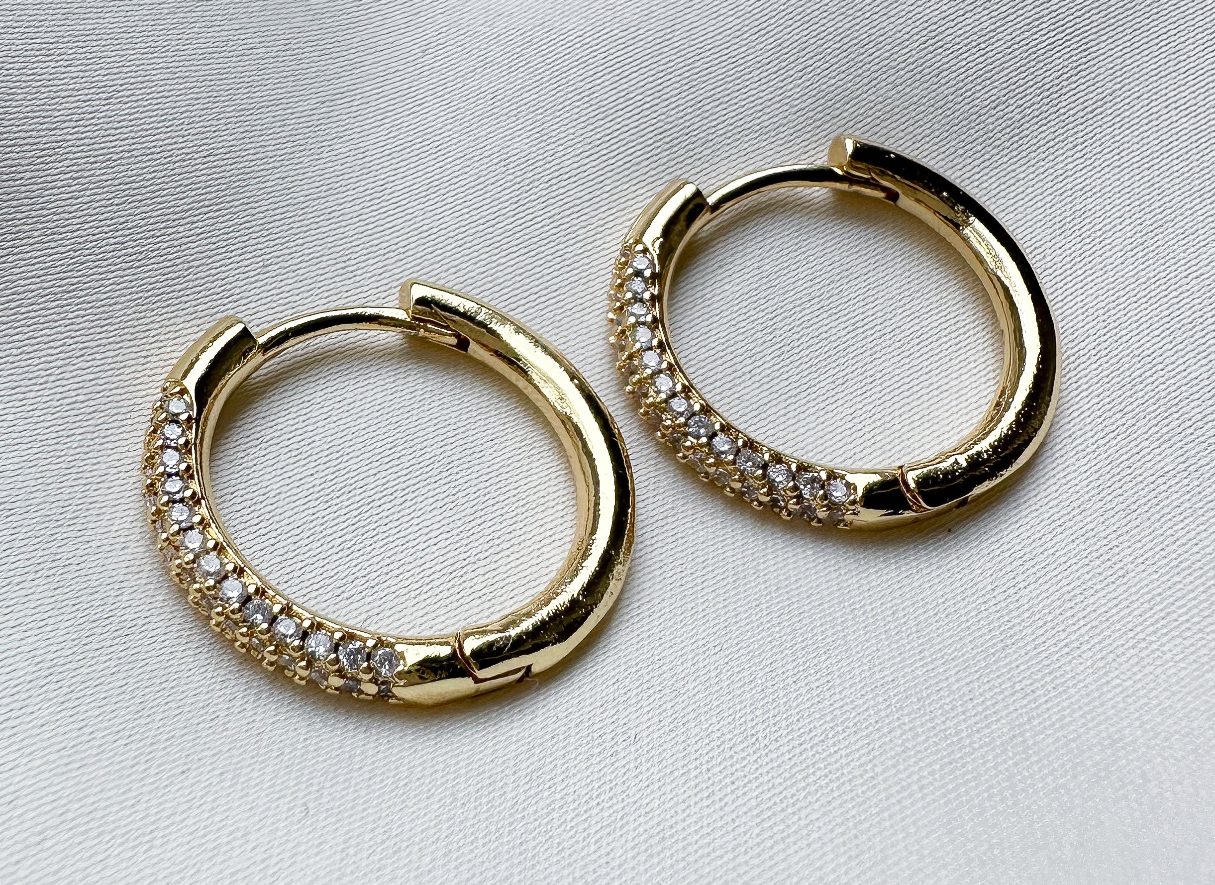 Hoop earrings - round with zirconia